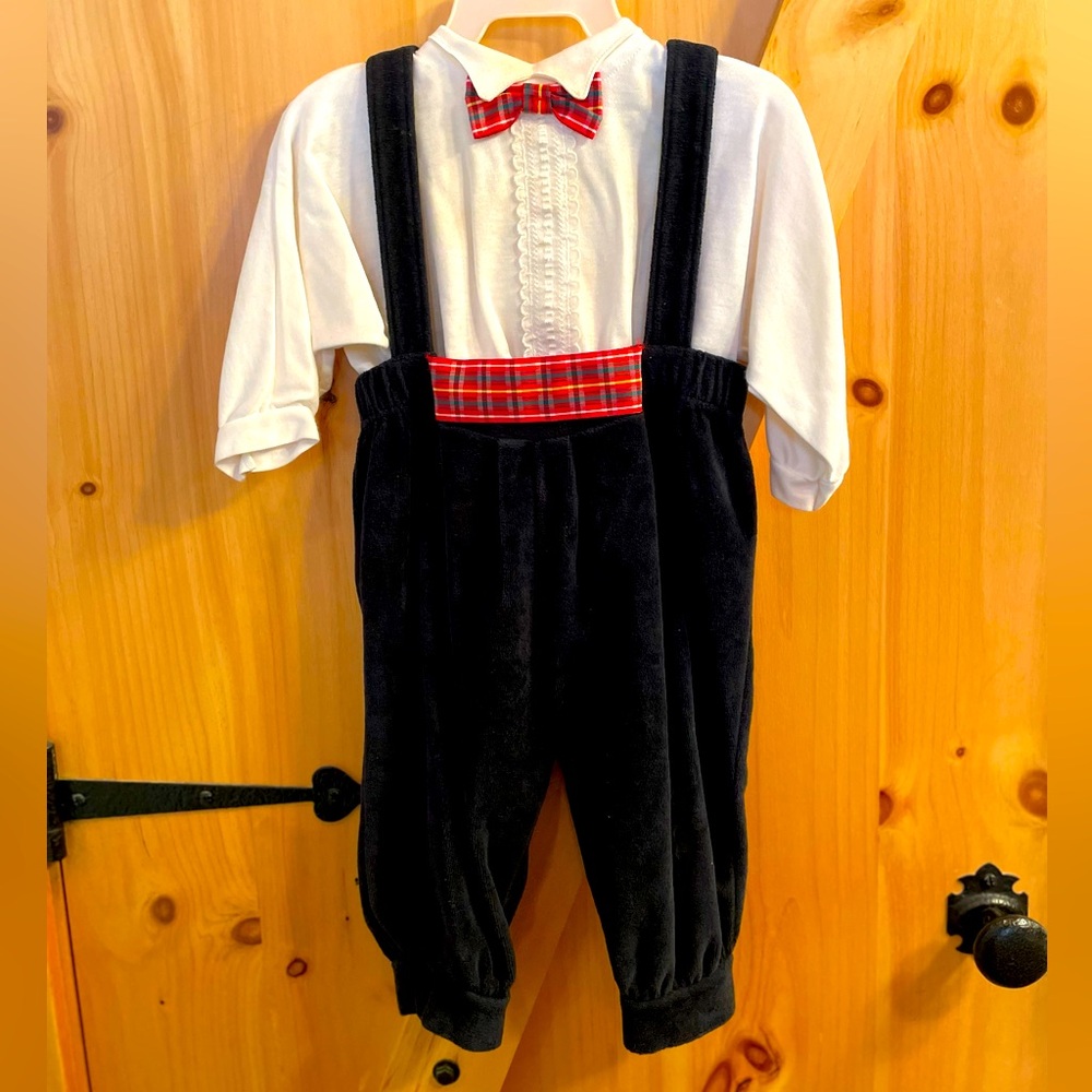 Christmas Gentlemen 2-Piece Suspender Outfit 12 month; Formal/Classic/Timeless